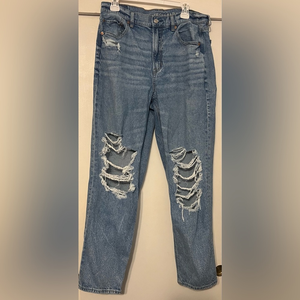 AE Strigid Ripped Highest Waist
Baggy Straight Jean|